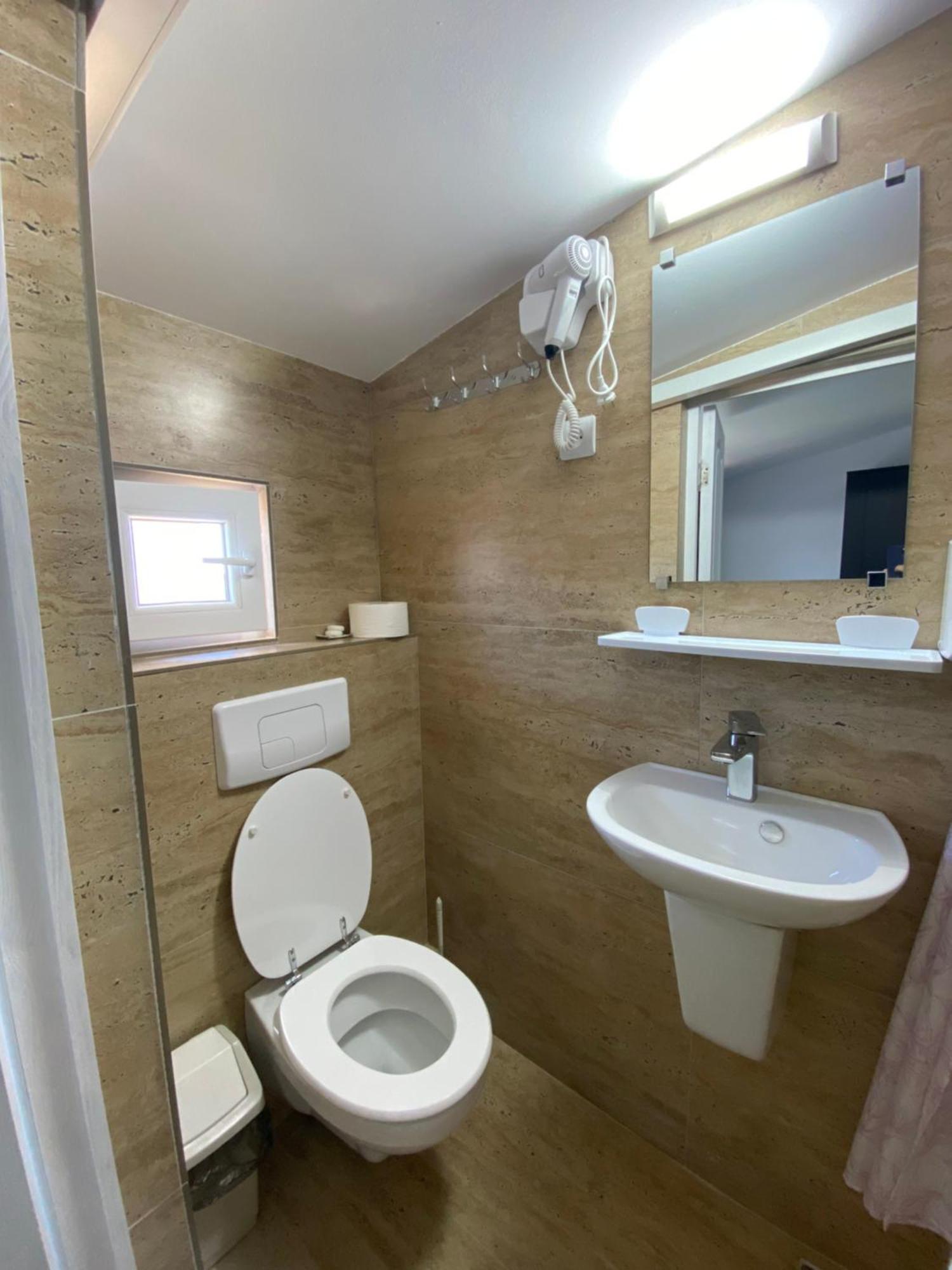 Hotel Casa Ciobi à Două Mai Extérieur photo